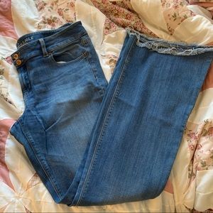 AEO Artist Flare jeans